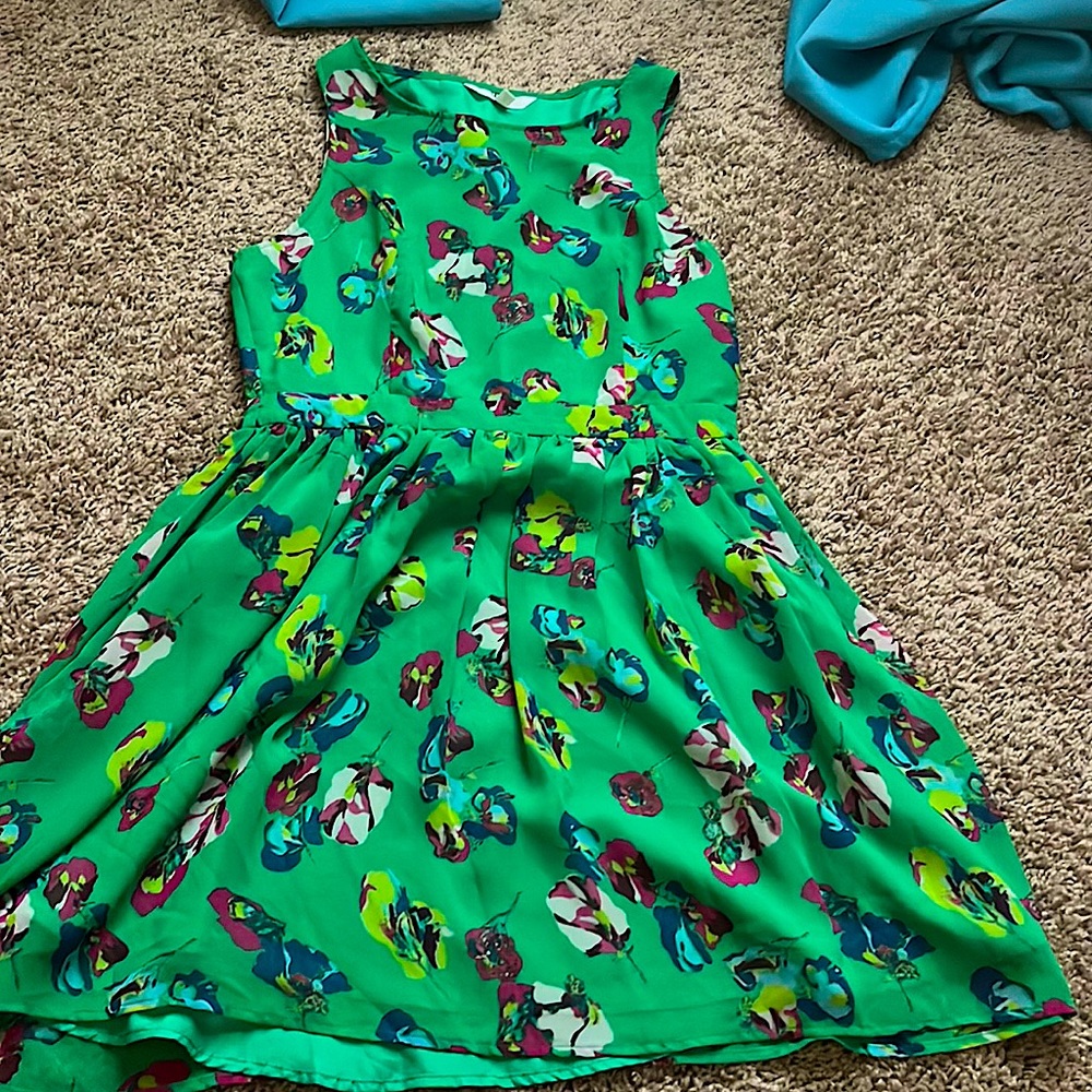 Sleeveless floral-patterned dress fit-and-flare silhouette and layered racerback